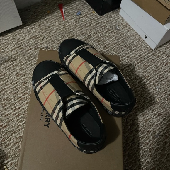 Burberry kids shoes on sale